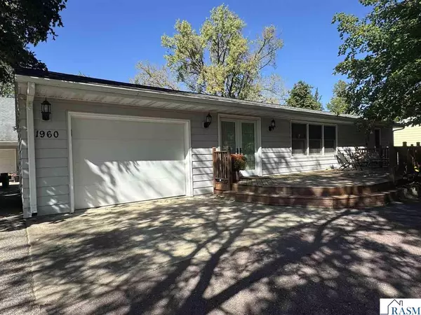 1960 Cottonwood Lake Drive, Windom, MN 56101