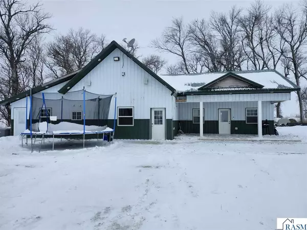 5134 340th Avenue, Blue Earth, MN 56013