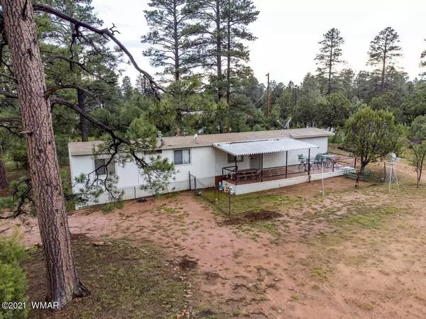 3005 Pinewood DR, Overgaard, AZ 85933