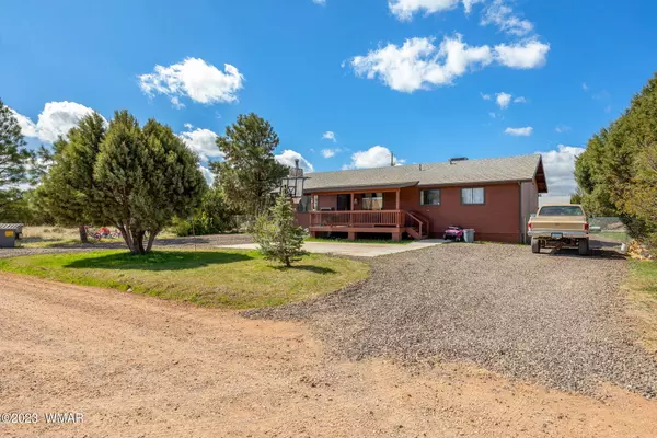 2233 Mogollon Rim DR, Overgaard, AZ 85933