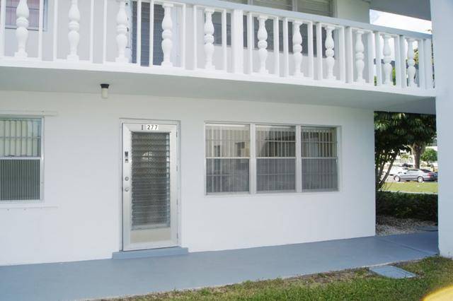 277 Sheffield L 277, West Palm Beach, FL 33417