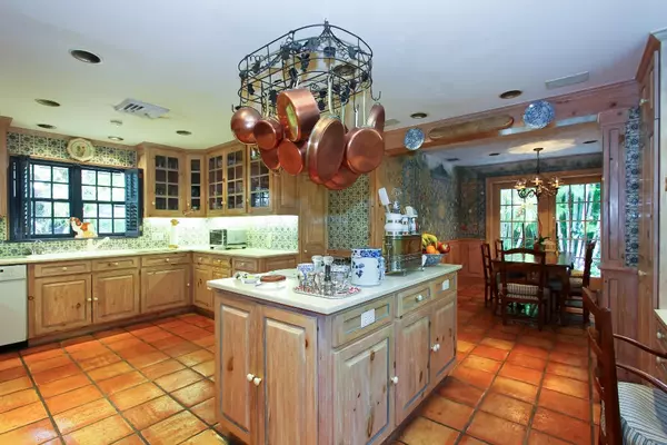 Palm Beach, FL 33480,275 Monterey RD