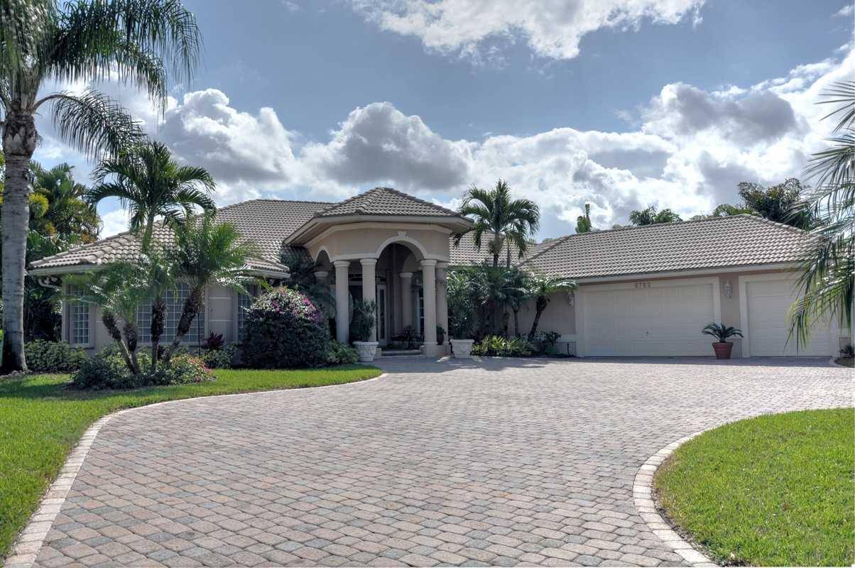 8762 Marlamoor LN, West Palm Beach, FL 33412