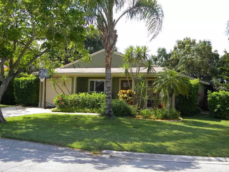 8391 Red Wagon LN, Boca Raton, FL 33433