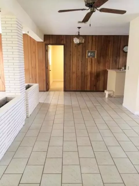 Palm Springs, FL 33461,237 Tam O Shanter