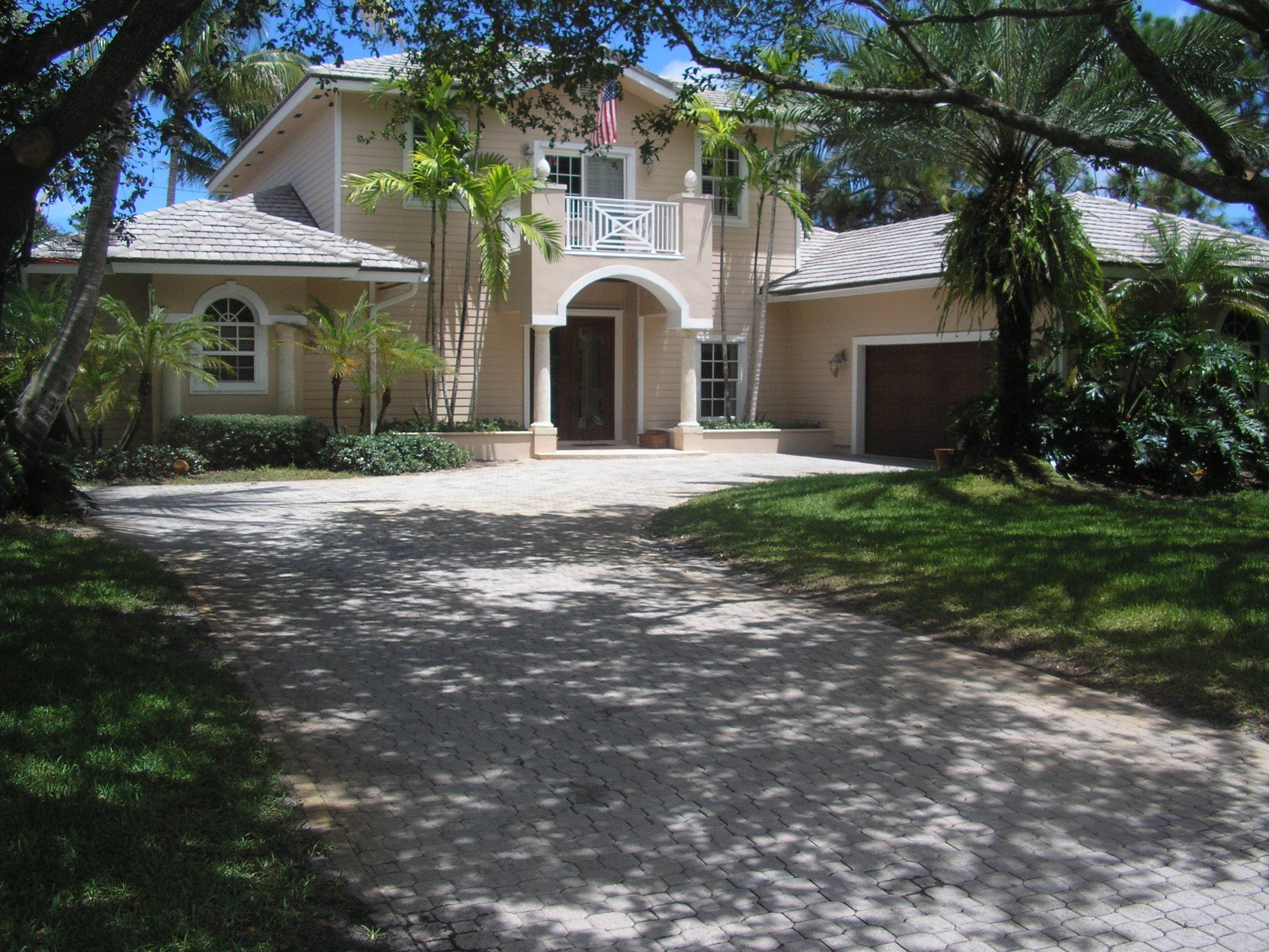 18295 SE Ridgeview DR, Tequesta, FL 33469