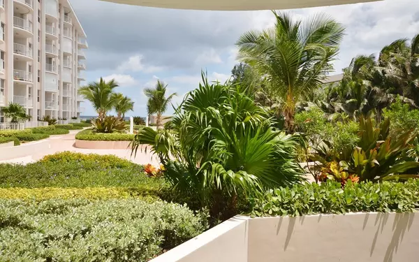Palm Beach, FL 33480,2295 S Ocean BLVD 208