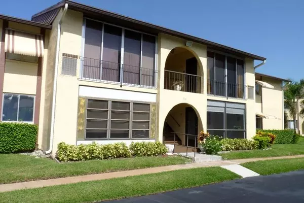 336 Pine Ridge CIR D-2, Greenacres, FL 33463