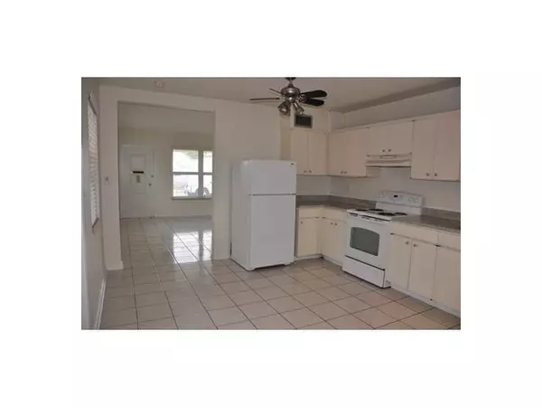 Lake Worth, FL 33460,711 S M ST