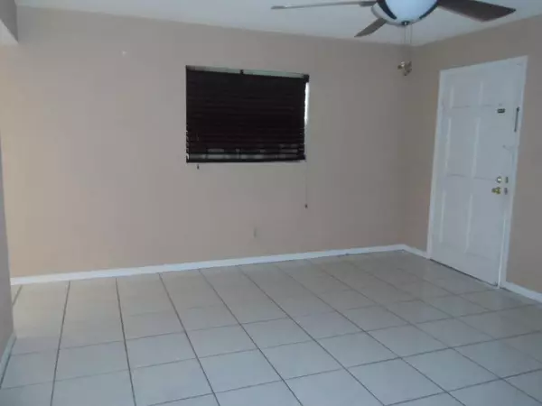 Pompano Beach, FL 33060,336 SW 1st ST B-8