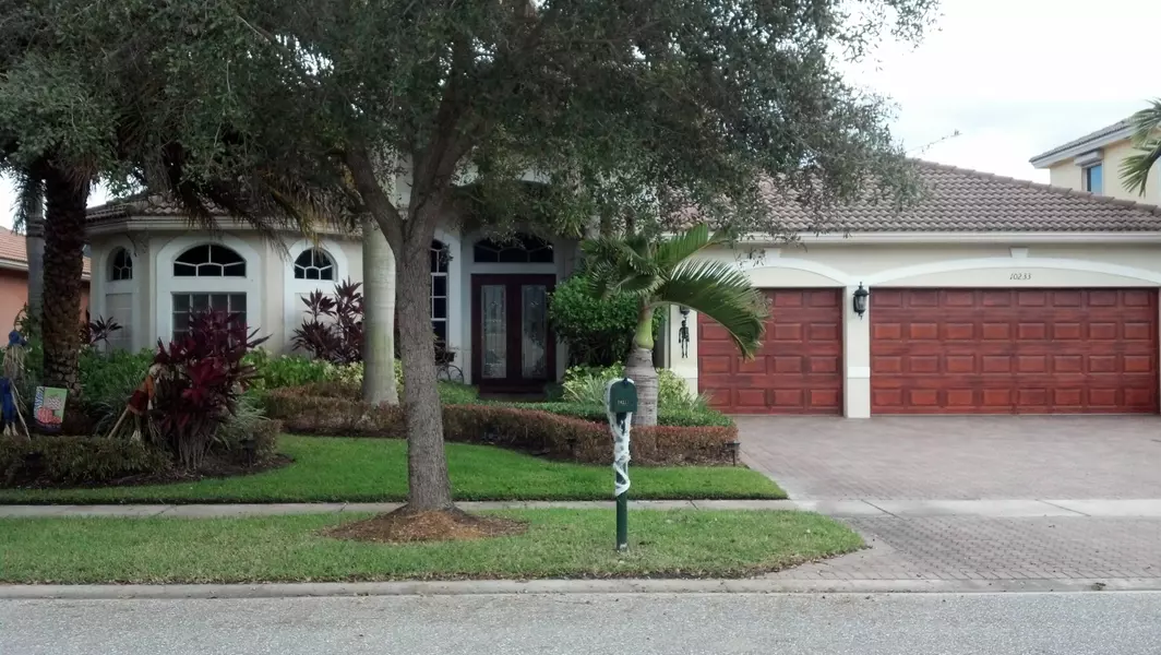 10233 Oak Meadow LN, Lake Worth, FL 33449