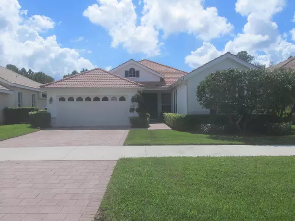 639 SW Lake Charles CIR, Port Saint Lucie, FL 34986