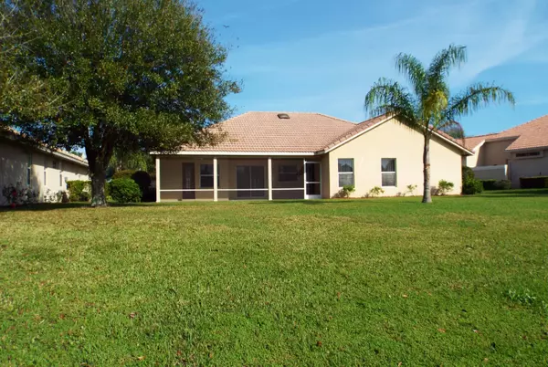 Port Saint Lucie, FL 34986,427 SW Crabapple CV