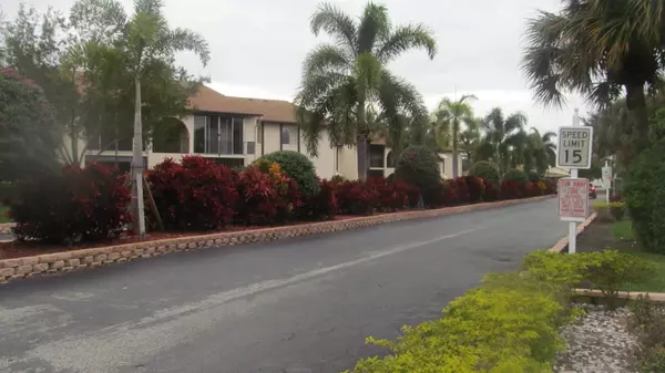 Greenacres, FL 33463,130 Lake Pine CIR C2