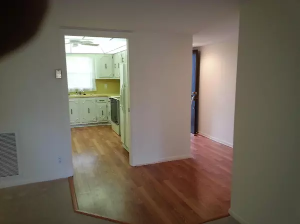 Lake Park, FL 33403,801 Lake Shore DR 118