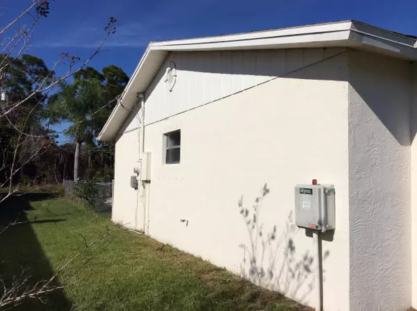 Port Saint Lucie, FL 34983,731 SE Albatross AVE