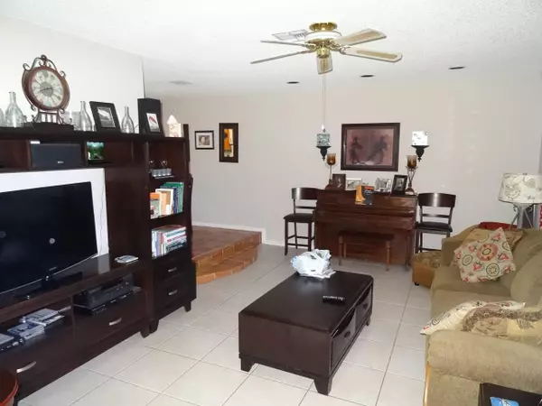 Lake Worth, FL 33463,5187 Woodstone CIR