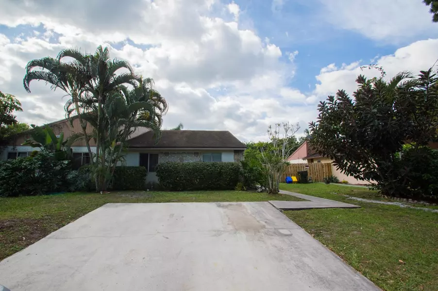 4582 NW 3rd DR, Delray Beach, FL 33445