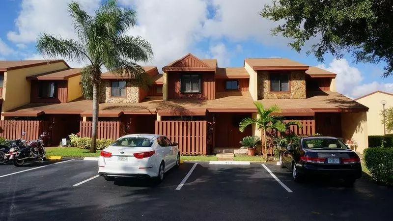 Dania Beach, FL 33004,444 SE 11 TER