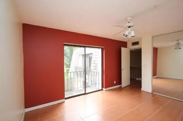 Palm Springs, FL 33461,271 Woodland RD