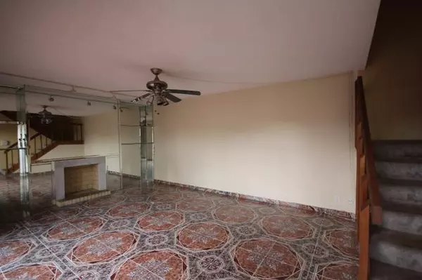 Palm Springs, FL 33461,271 Woodland RD