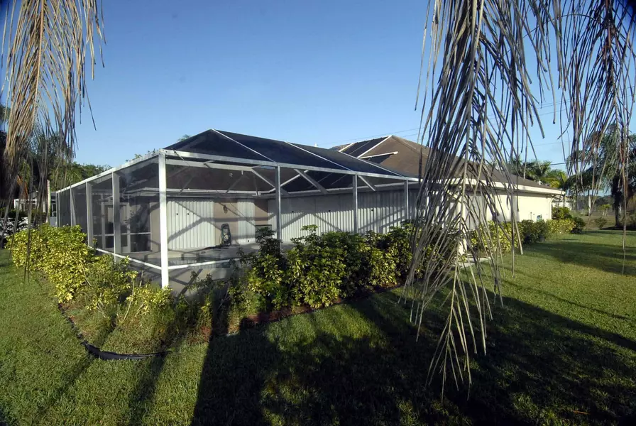 5428 NW Milner DR, Port Saint Lucie, FL 34983