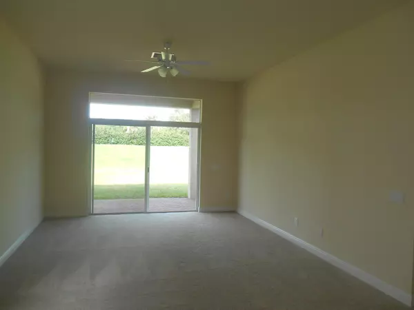 Vero Beach, FL 32962,1927 SW Grey Falcon CIR