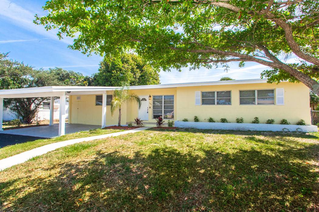 1444 Lakeview DR, Lake Worth, FL 33461