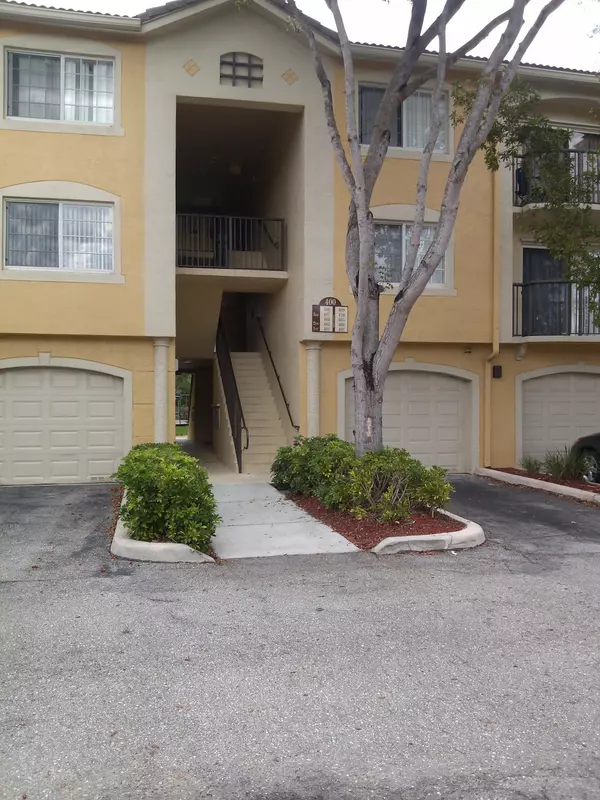 400 N Crestwood CT 402, Royal Palm Beach, FL 33411
