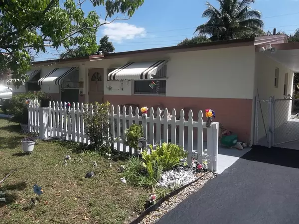 5296 Helene PL, West Palm Beach, FL 33407