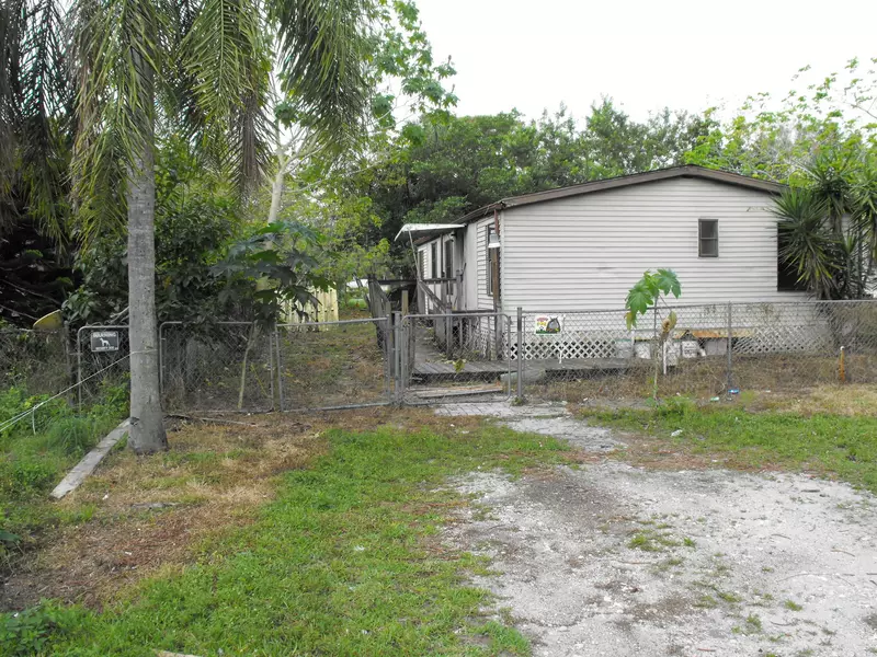 5208 SE Isabeltia AVE, Stuart, FL 34997