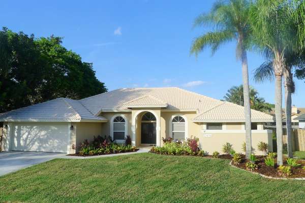 1674 Wiltshire Village DR, Wellington, FL 33414