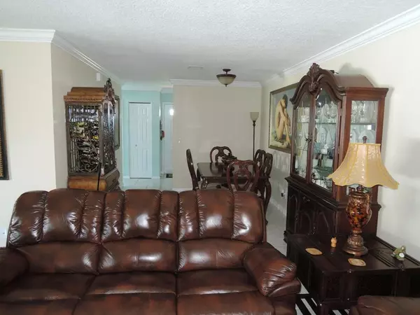 Fort Pierce, FL 34982,1205 S Lakes End DR Apt D-2