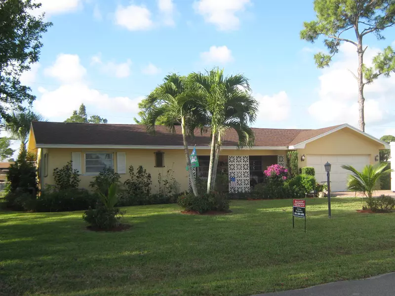 19 W Arch DR, Lake Worth, FL 33467