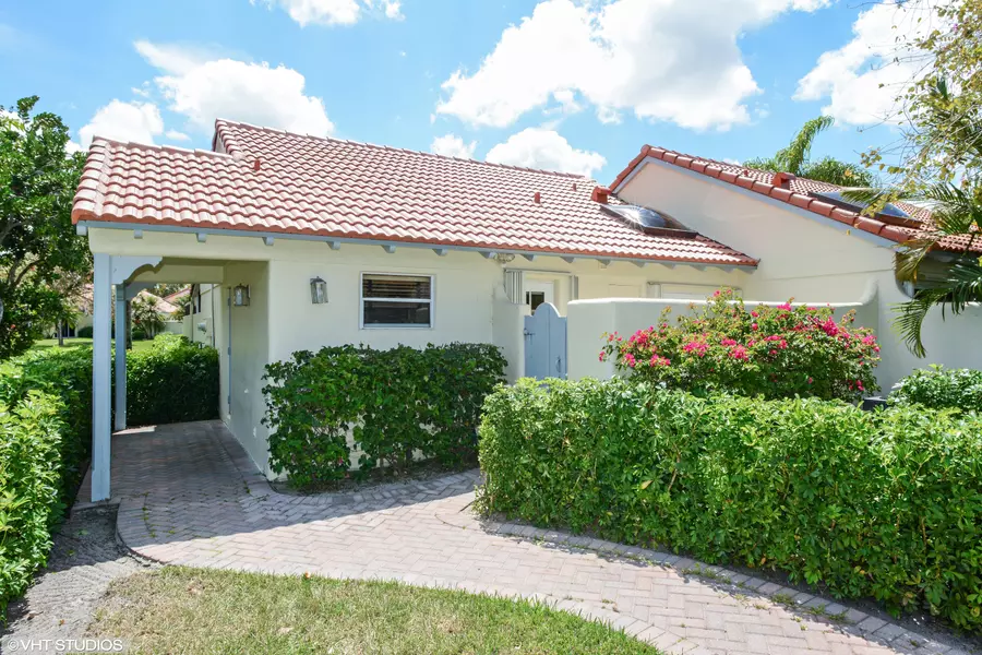 2223 Las Casitas DR, Wellington, FL 33414