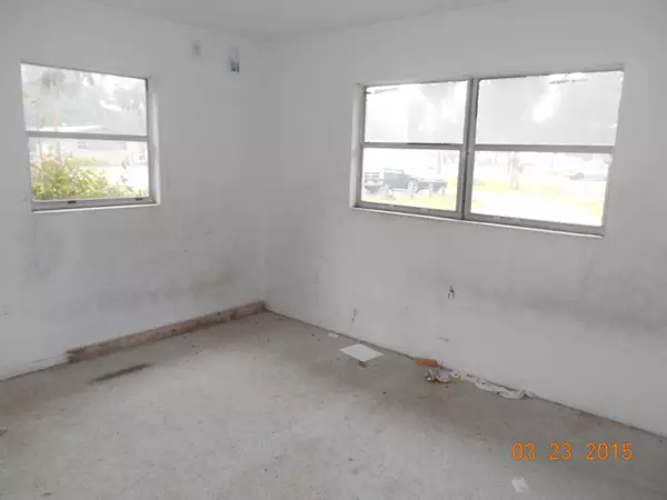 Fort Pierce, FL 34950,305 Decordre CT