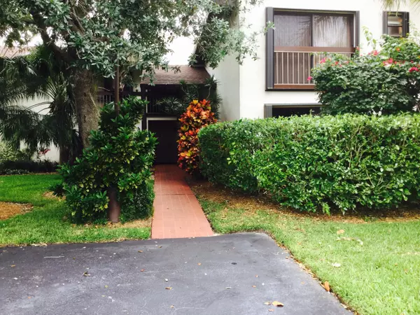 3225 S Lakeview CIR 22106, Fort Pierce, FL 34949