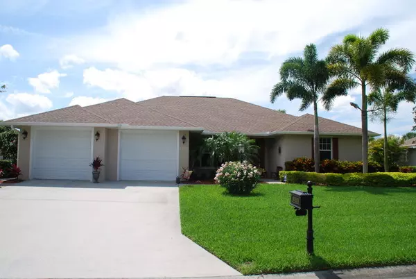 435 SW Greystone CT, Vero Beach, FL 32968