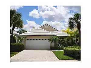 19 Blenheim CT, Palm Beach Gardens, FL 33418