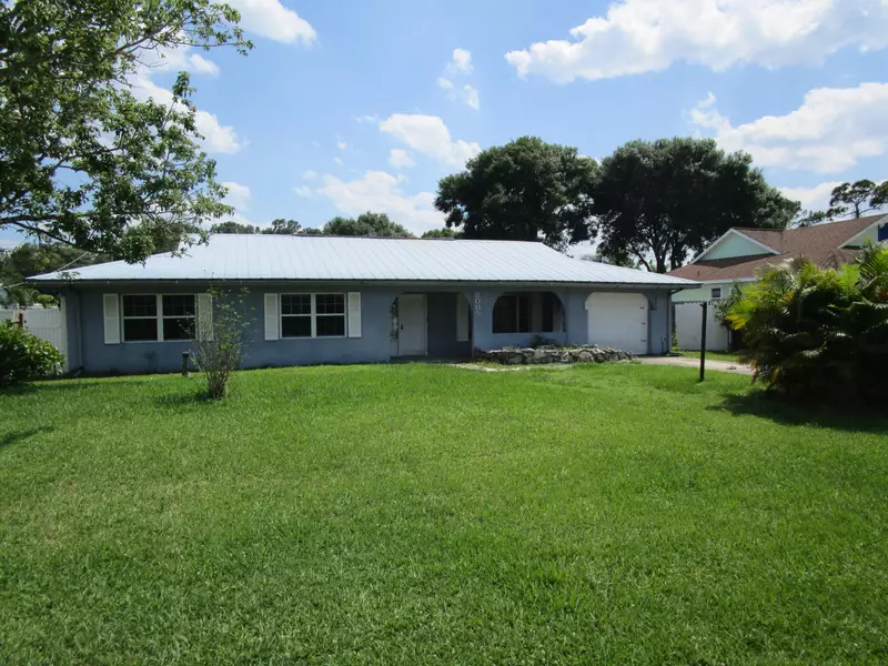 8005 Kenwood RD, Fort Pierce, FL 34951