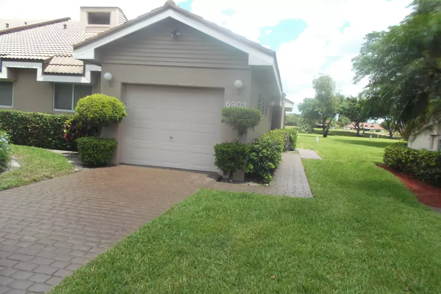 6903 Fountains CIR, Lake Worth, FL 33467