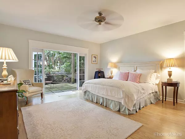 Tequesta, FL 33469,18231 SE Island DR