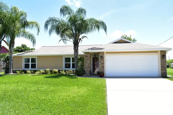 2339 SW Kent CIR, Port Saint Lucie, FL 34953