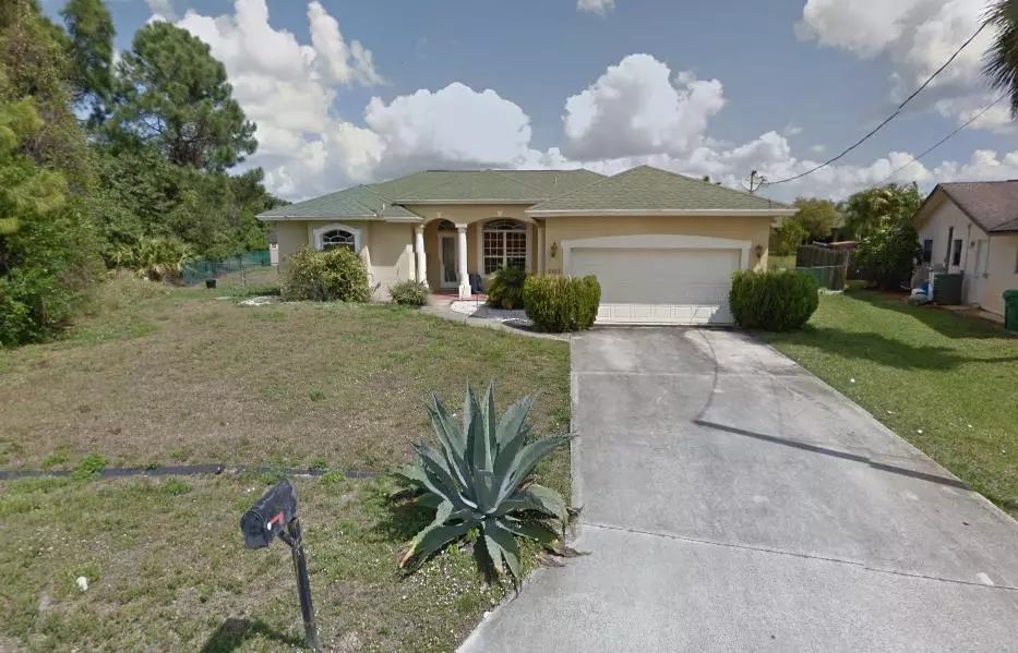 2303 SW Chestnut LN, Port Saint Lucie, FL 34953