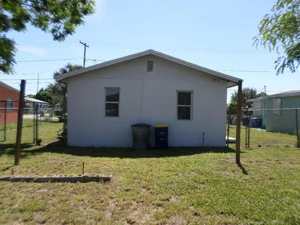 Fort Pierce, FL 34950,1217 N 22nd ST