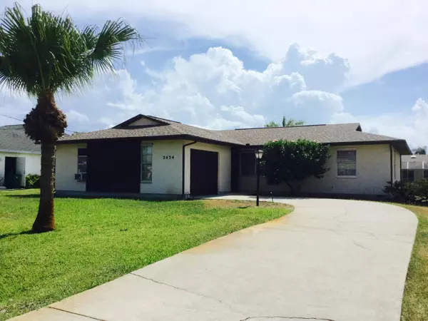 2434 SW SW Warwick ST, Port Saint Lucie, FL 34984