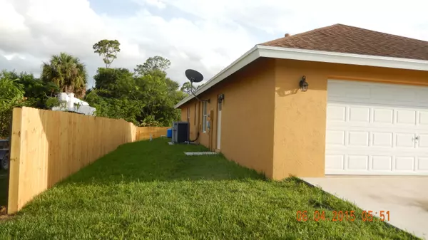 Loxahatchee Groves, FL 33470,15326 San Diego DR