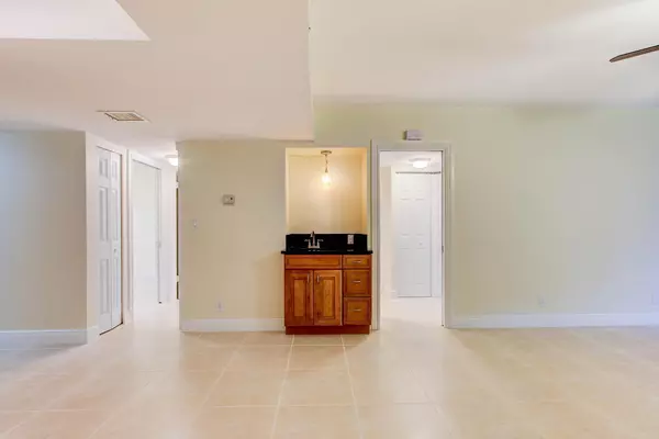 North Palm Beach, FL 33408,155 Yacht Club DR 103