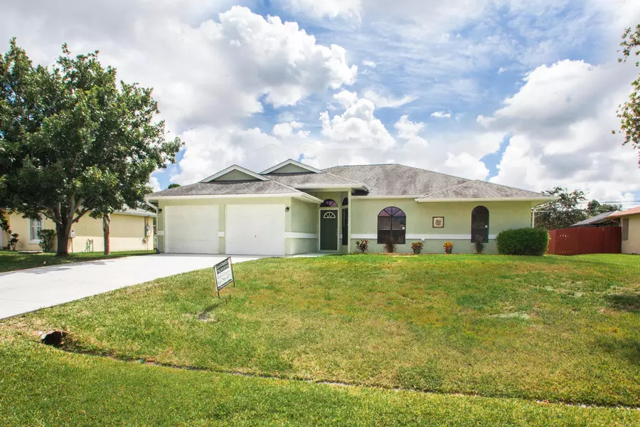 2321 SW Monterrey LN, Port Saint Lucie, FL 34953