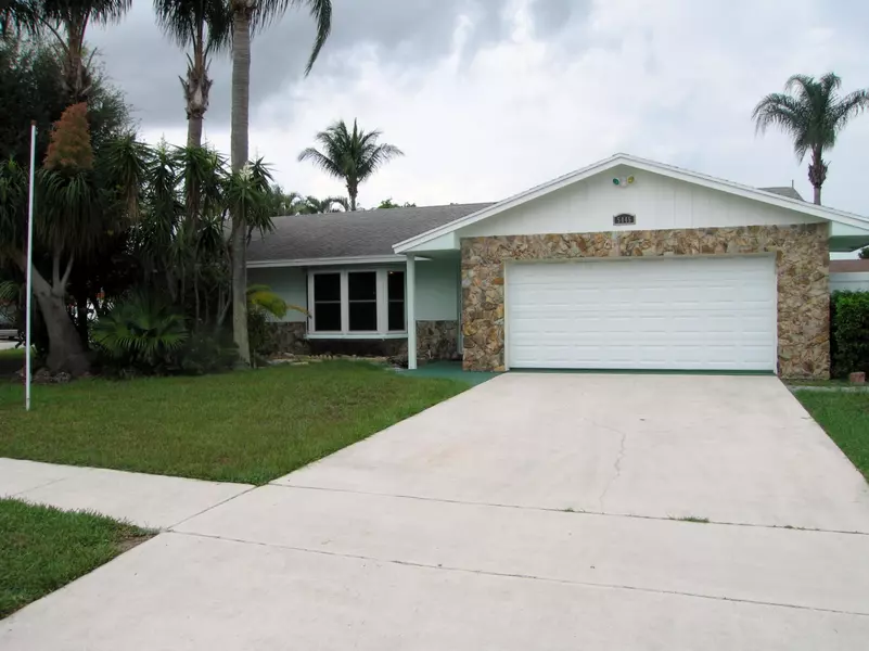 5445 Guildcrest ST, Lake Worth, FL 33463